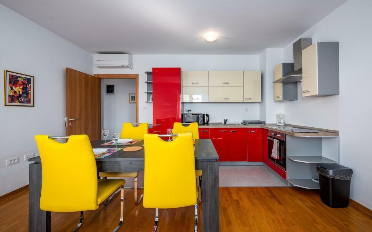Laura House With Apartment Umag Bagian luar foto