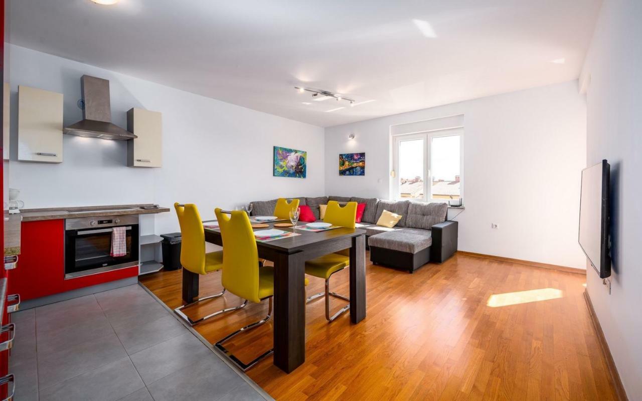 Laura House With Apartment Umag Bagian luar foto